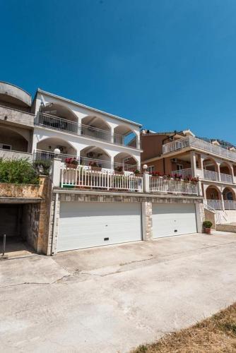 Apartment Gradac 15750e