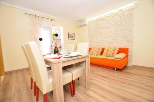 Apartment Gradac 15282f