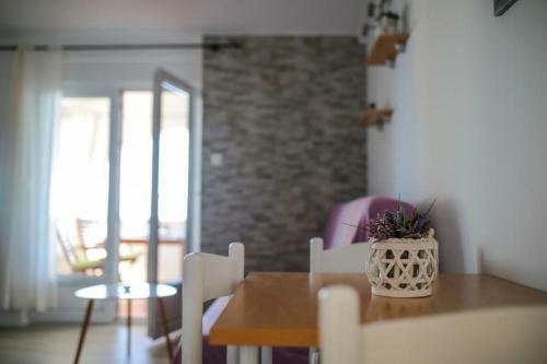 Beachfront Apartment Gradac 4414-2