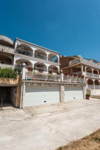 Apartment Gradac 15750d
