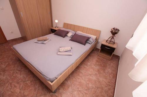 Hostal Apartments Ezra