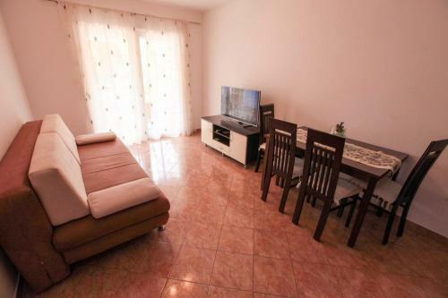Hostal Apartments Ezra