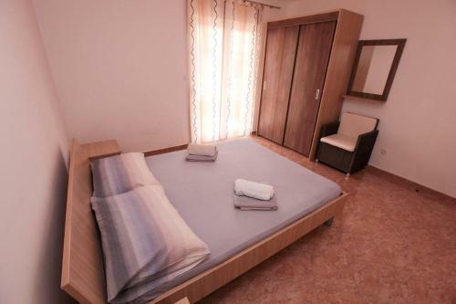 Hostal Apartments Ezra