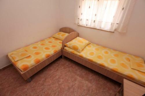 Hostal Apartments Ezra