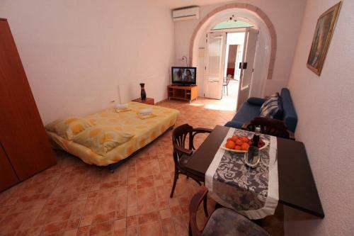 Hostal Apartments Ezra