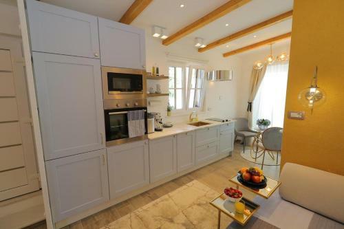Apartments With A Parking Space Hvar - 15460