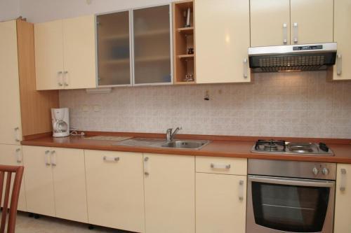 Apartments With A Parking Space Hvar - 4593