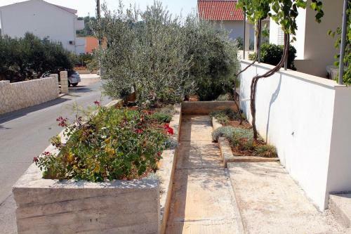 Apartments With A Parking Space Hvar - 5701