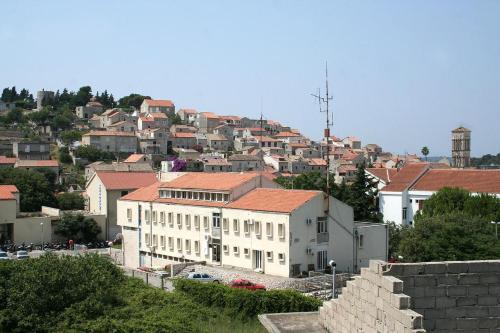 Apartments With A Parking Space Hvar - 4612