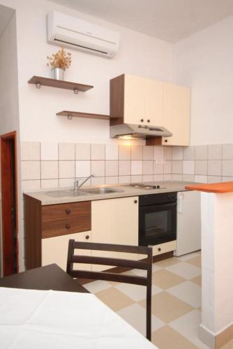 Apartments By The Sea Milna (hvar) - 8795