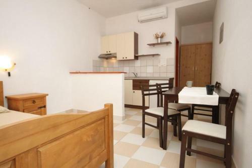 Apartments By The Sea Milna (hvar) - 8795