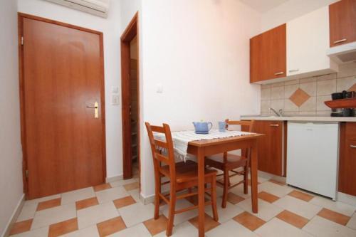 Apartments By The Sea Milna (hvar) - 8795