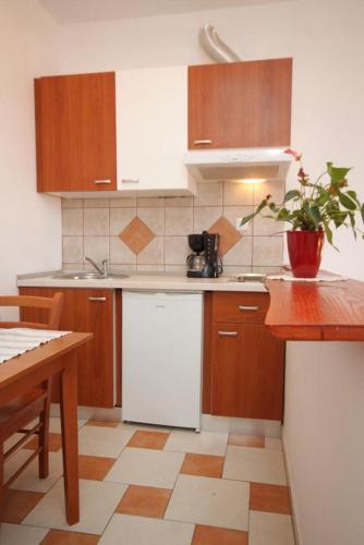 Apartments By The Sea Milna (hvar) - 8795