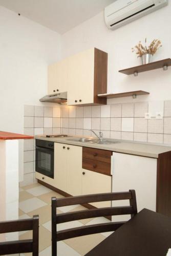 Apartments By The Sea Milna (hvar) - 8795