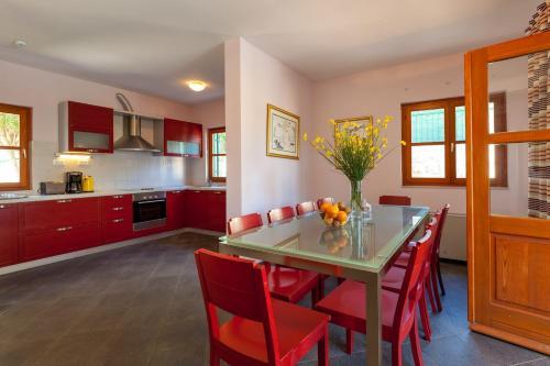 Hvar Villa Sleeps 8 Pool Air Con Wifi T739246