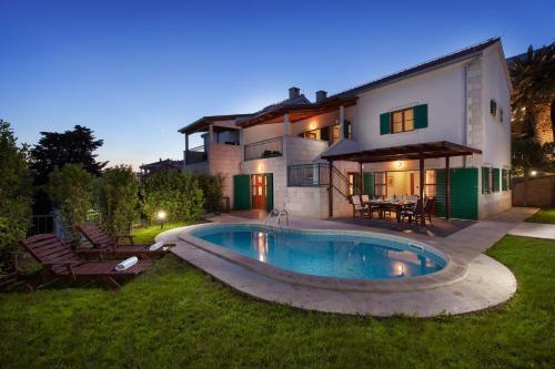 Hvar Villa Sleeps 8 Pool Air Con Wifi T739246