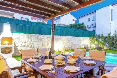 Hvar Villa Sleeps 8 Pool Air Con Wifi T739246