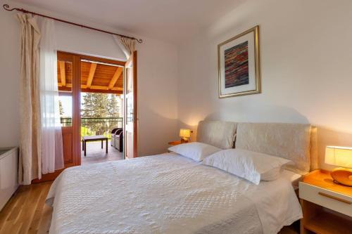 Hvar Villa Sleeps 8 Pool Air Con Wifi T739246