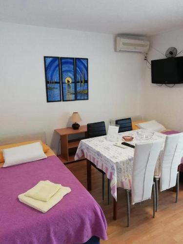 Apartments With Wifi Hvar - 15506