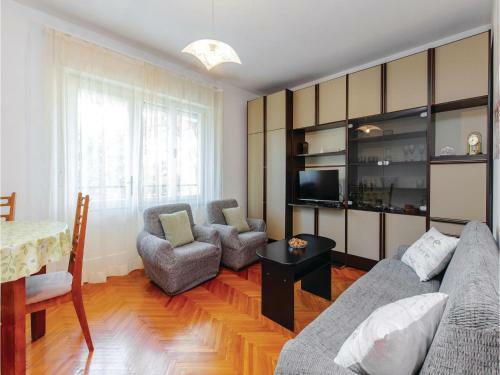 Four-bedroom Holiday Home In Jadranovo