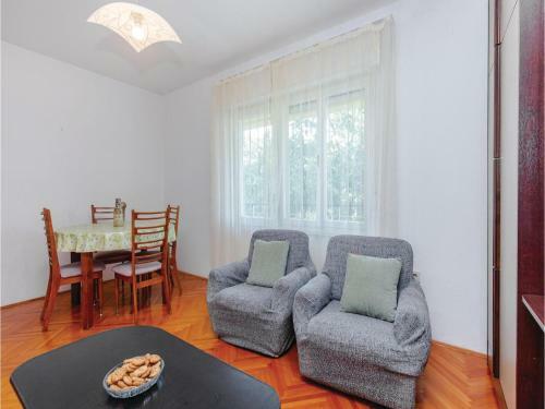 Four-bedroom Holiday Home In Jadranovo