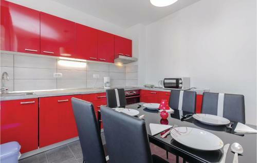 Four-bedroom Holiday Home In Jadranovo