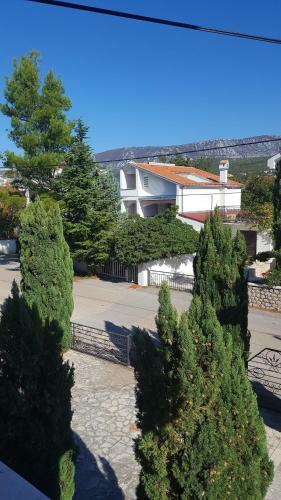 Apartments In Jadranovo 33518