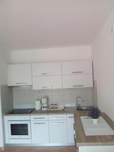 Apartments And Rooms With Parking Space Jelsa (hvar) - 13513