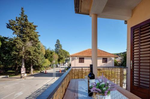 Apartments By The Sea Jelsa (hvar) - 16273
