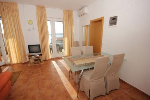 Apartments By The Sea Zavala (hvar) - 8637