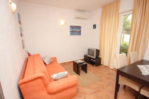 Apartments By The Sea Zavala (hvar) - 8637