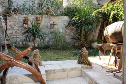 Apartments With A Parking Space Pitve (hvar) - 5247
