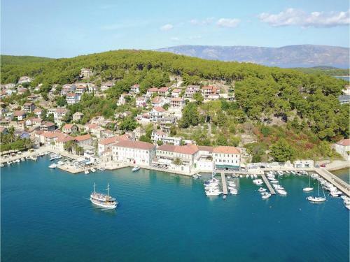 Three-bedroom Holiday Home In Jelsa