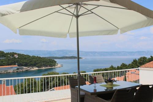 Apartments By The Sea Jelsa (hvar) - 15348
