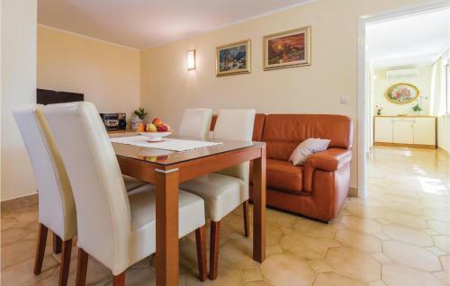 Two-bedroom Apartment In Kanfanar