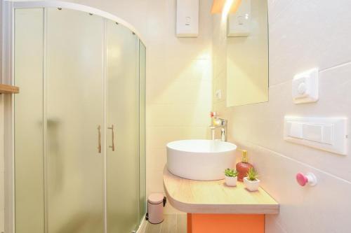 Apartments With A Parking Space Kastel Stari (kastela) - 15411