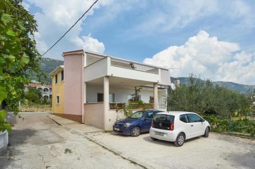 Apartments With A Parking Space Kastel Stari (kastela) - 15411