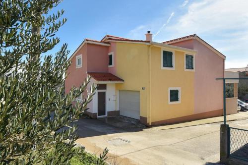 Apartments With A Parking Space Kastel Stari (kastela) - 15411