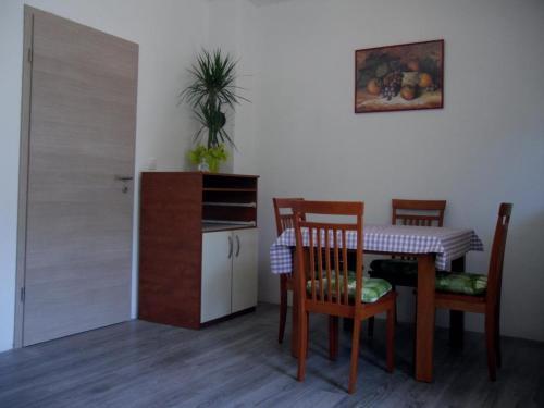 Apartment Kastel Stafilic 13375b