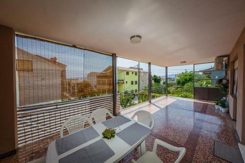 Apartments With A Parking Space Kastel Stari (kastela) - 16087