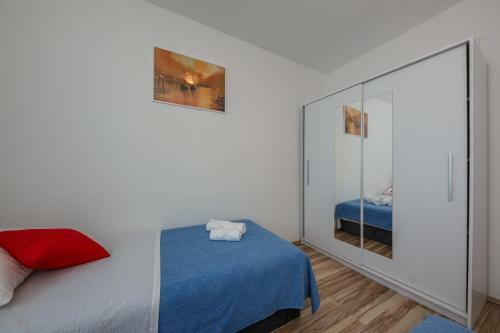 Apartments With A Parking Space Kastel Stari (kastela) - 16087