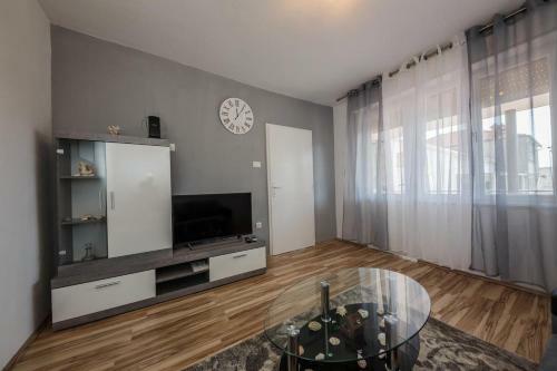 Apartments With A Parking Space Kastel Stari (kastela) - 16087