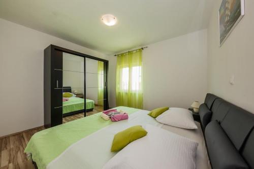 Apartments With A Parking Space Kastel Stari (kastela) - 16087