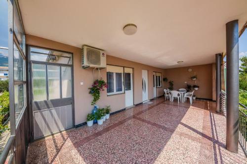 Apartments With A Parking Space Kastel Stari (kastela) - 16087