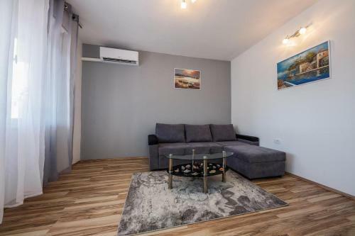 Apartments With A Parking Space Kastel Stari (kastela) - 16087