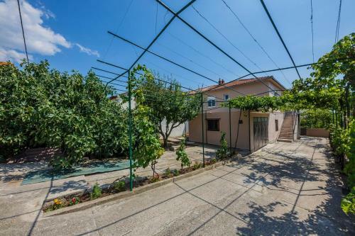 Apartments With A Parking Space Kastel Stari (kastela) - 16087
