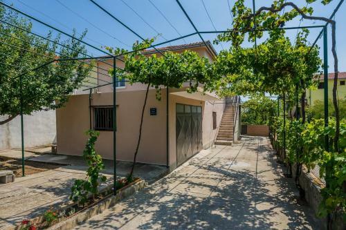 Apartments With A Parking Space Kastel Stari (kastela) - 16087