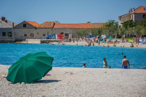 Apartments With A Parking Space Kastel Stari (kastela) - 16087