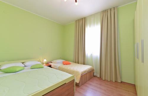 Apartment Dvori With Pool