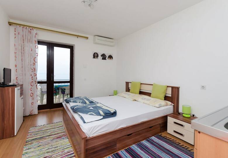 Hostal Apartments And Room Sreten
